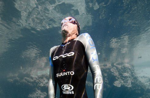 Weltmeisterschaft auf Freediving Vertikal Blau